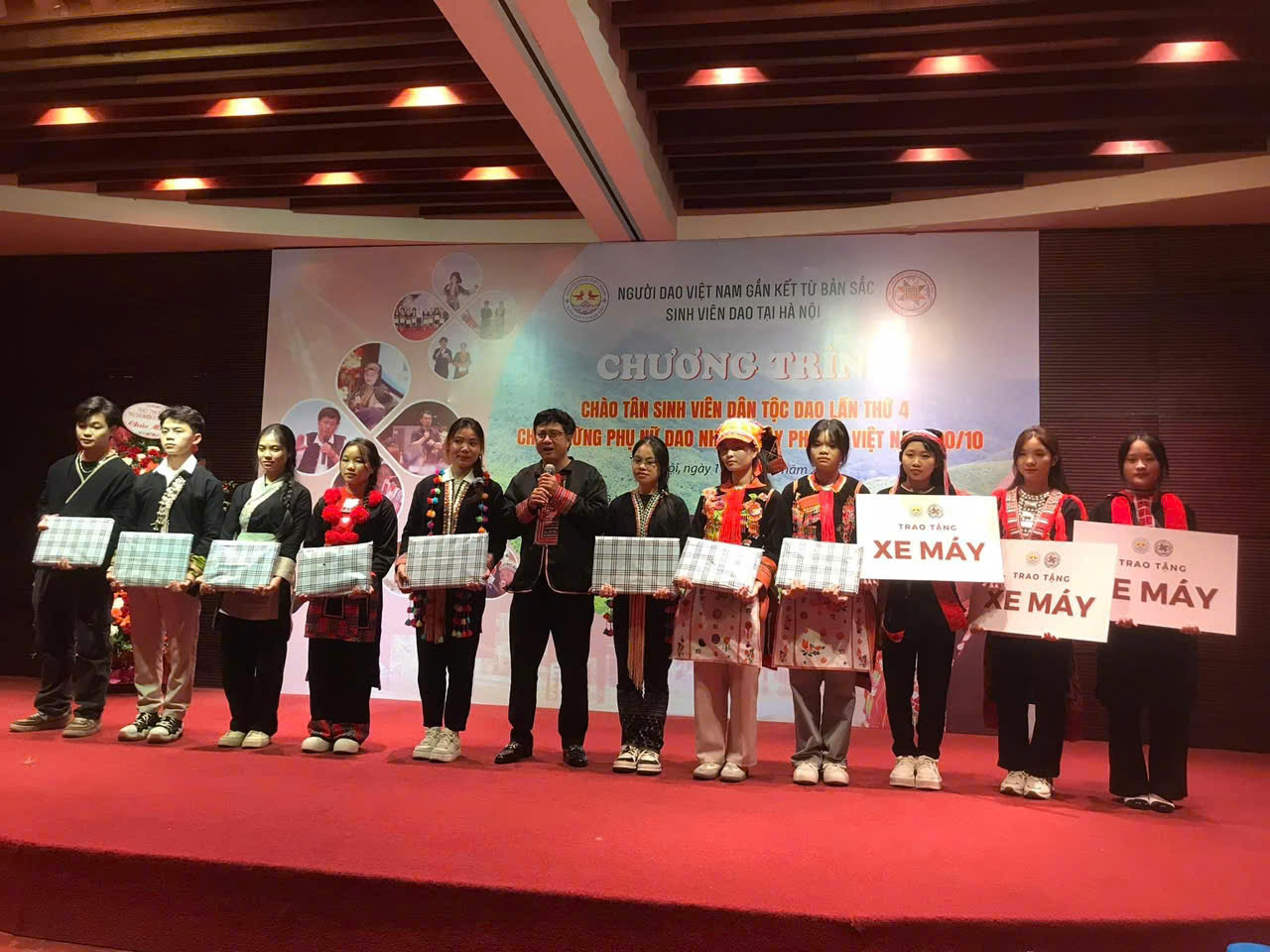 Chào đón tân sinh viên dân tộc Dao về Hà Nội học tập